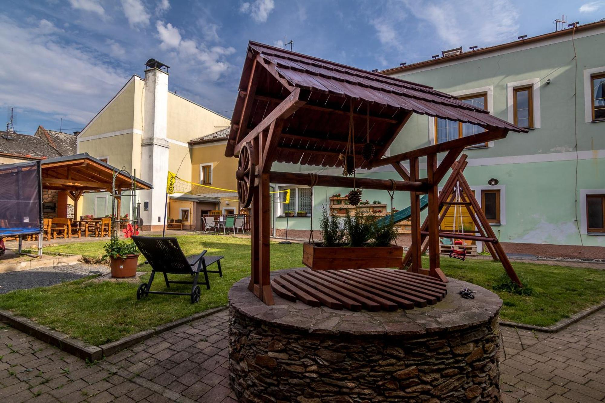 Penzion A Restaurace U Vladare Touzim Exterior photo