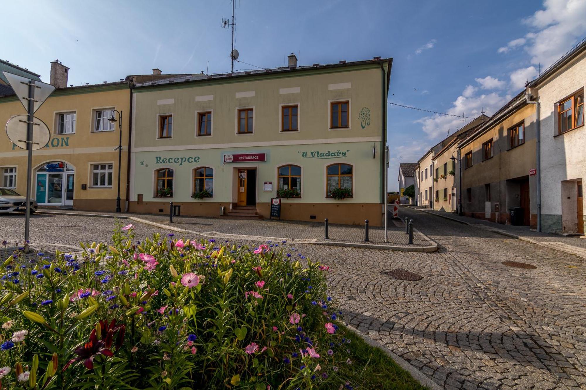 Penzion A Restaurace U Vladare Touzim Exterior photo